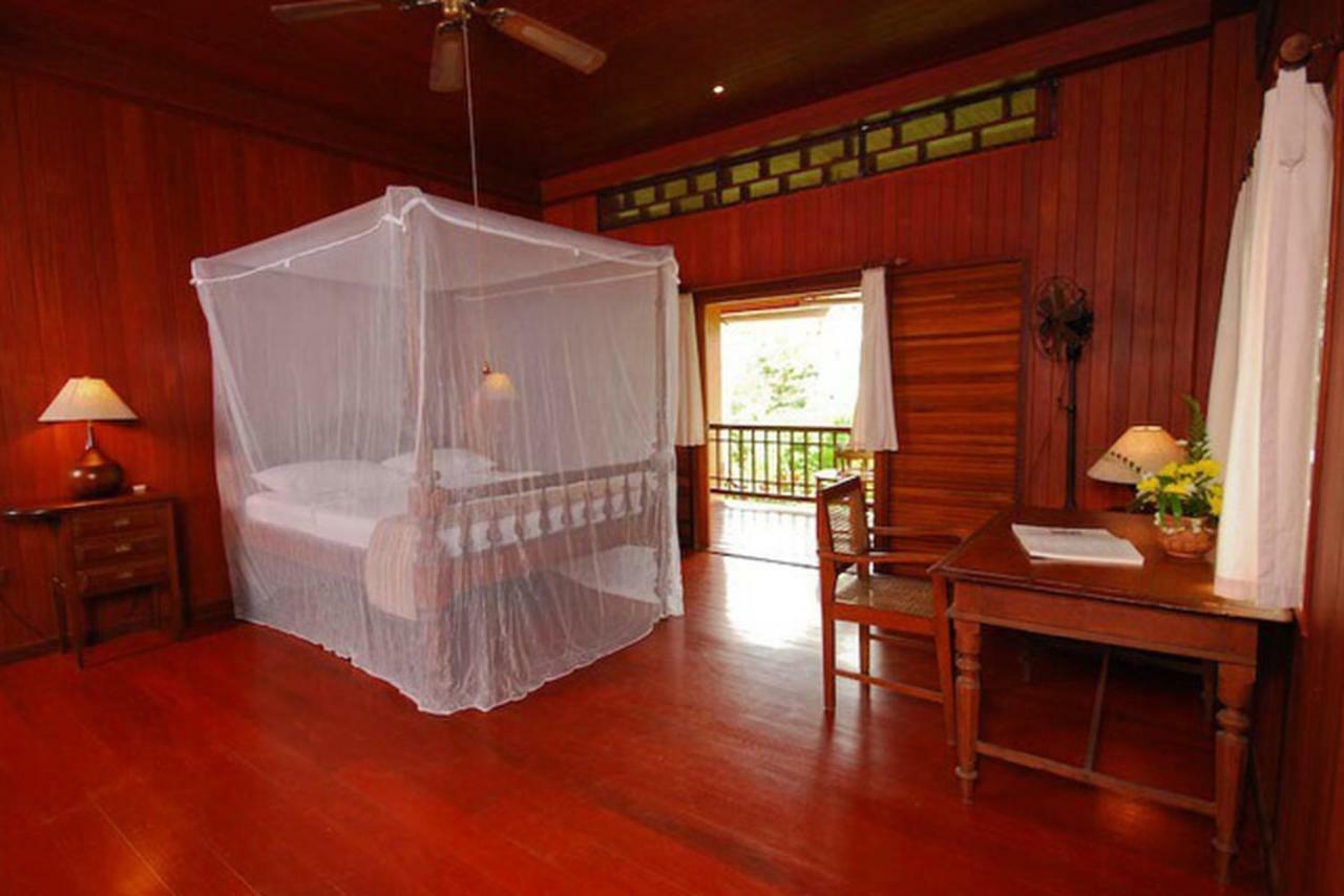 Baan Mai Beachfront Lone Island Phuket Екстериор снимка