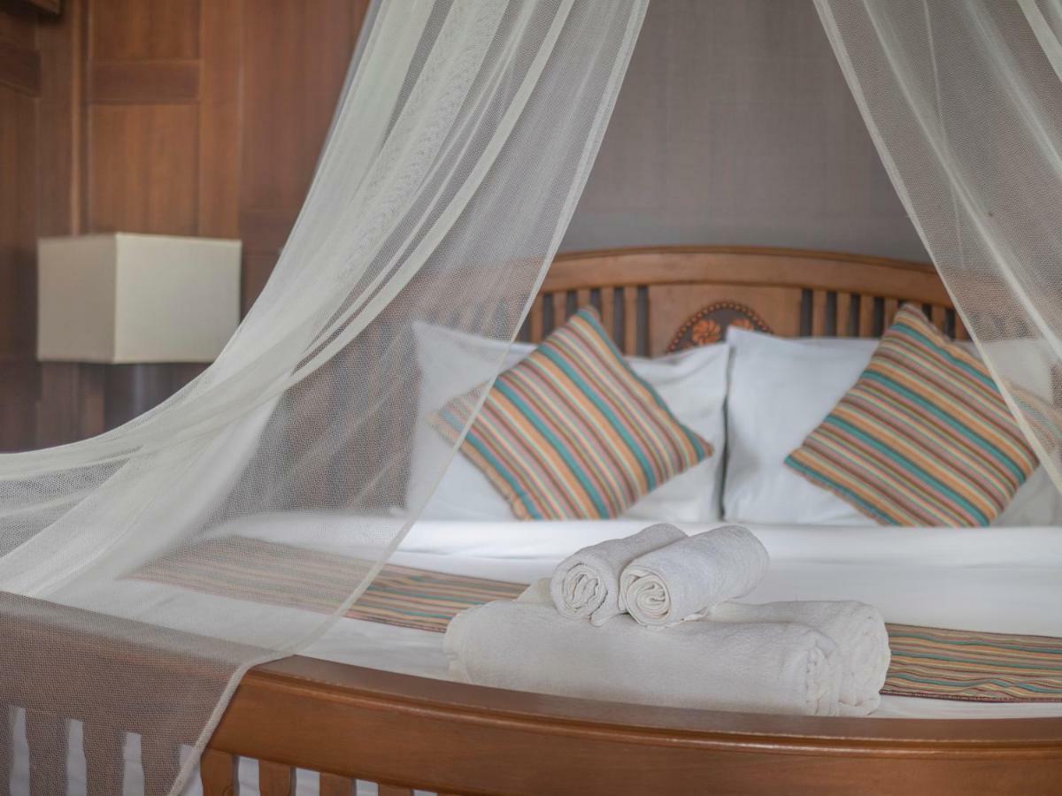 Baan Mai Beachfront Lone Island Phuket Екстериор снимка