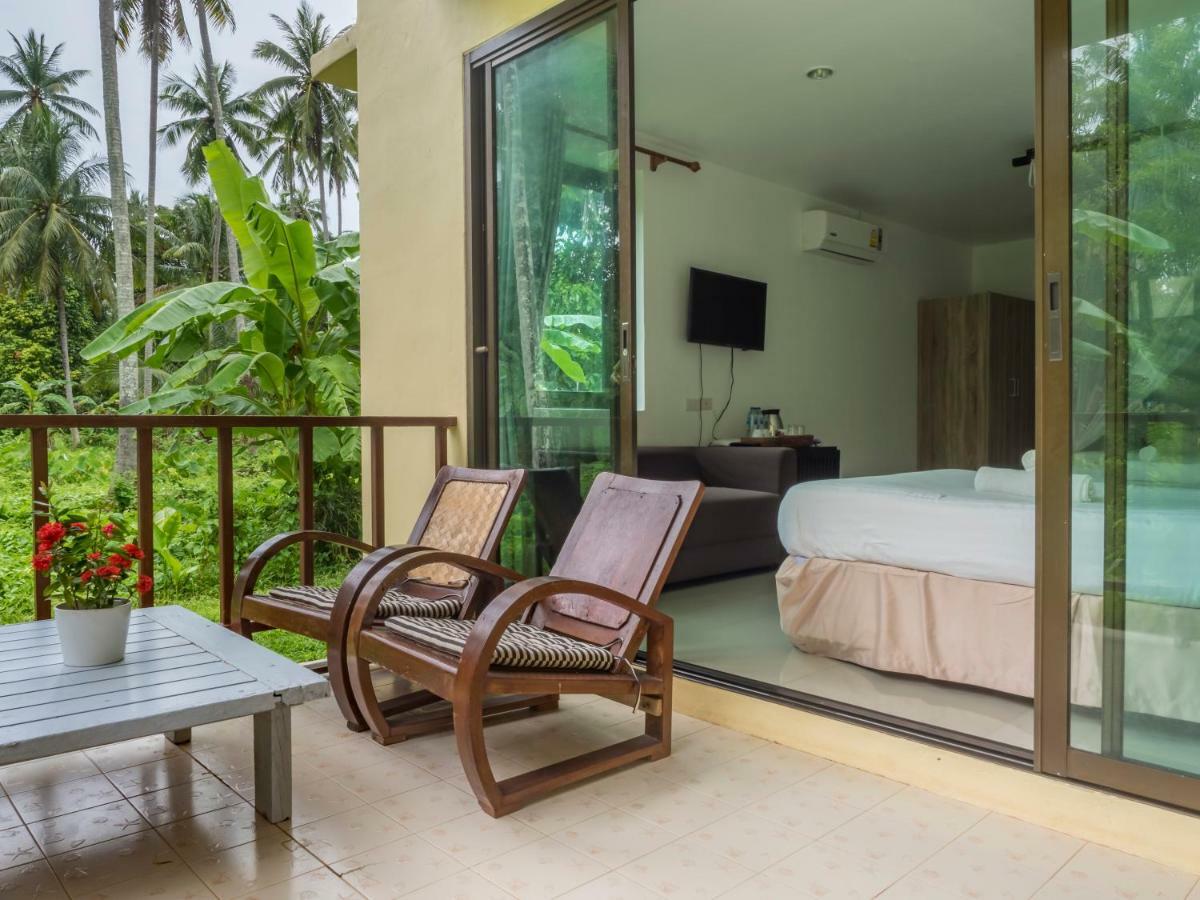 Baan Mai Beachfront Lone Island Phuket Екстериор снимка