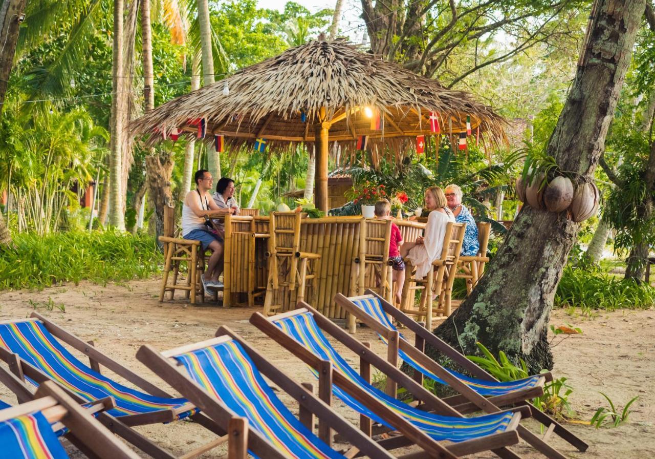 Baan Mai Beachfront Lone Island Phuket Екстериор снимка