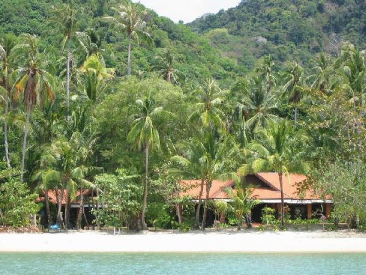 Baan Mai Beachfront Lone Island Phuket Екстериор снимка