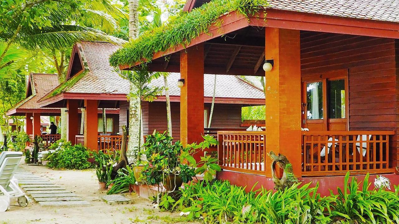 Baan Mai Beachfront Lone Island Phuket Екстериор снимка